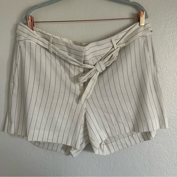 NWT Loft Plus Linen Blend Striped Shorts Size 16 - Picture 1 of 6